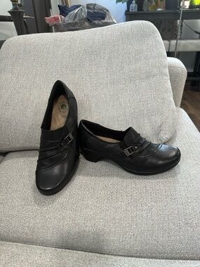 Earth Origins Black Leather Low Heel Slip-On Booties